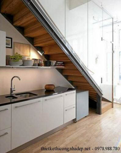 bếp nằm dưới cầu thang