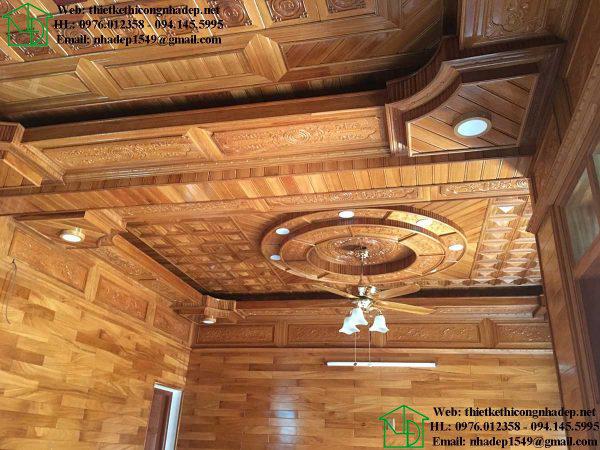 Mẫu trần gỗ phòng khách NDBT2T60
